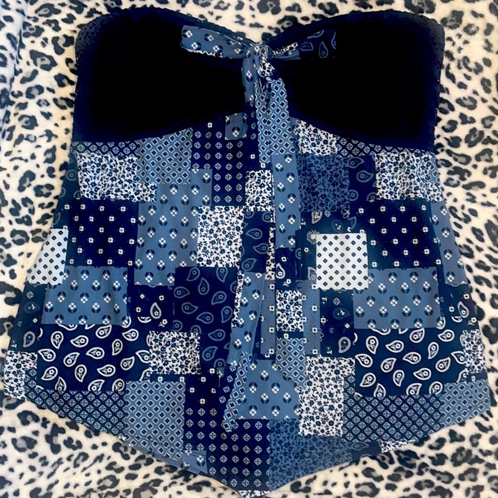 A Cute No boundaries different shades of blue bandanna pattern Top! Size:xxl(19)